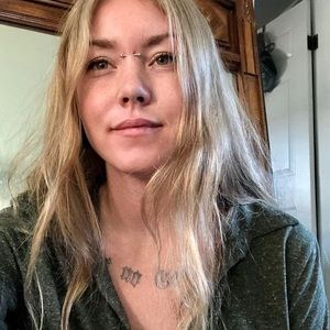 Meet your Posher, Anatina